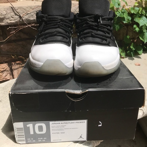 Jordan 11 Tuxedo Size 10.5 - Picture 4 of 4